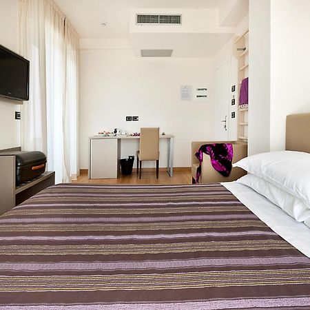 Hotel Sporting Сан-Бенедетто-дель-Тронто Номер фото