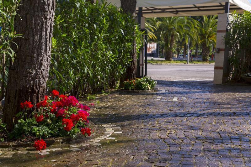 Hotel Sporting Сан-Бенедетто-дель-Тронто Экстерьер фото