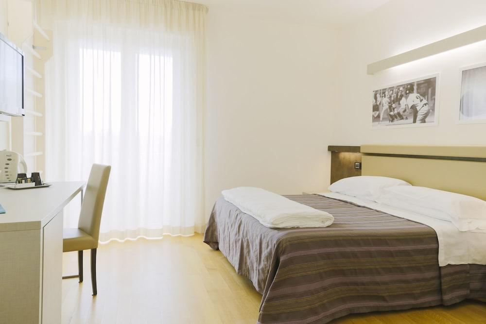 Hotel Sporting Сан-Бенедетто-дель-Тронто Экстерьер фото